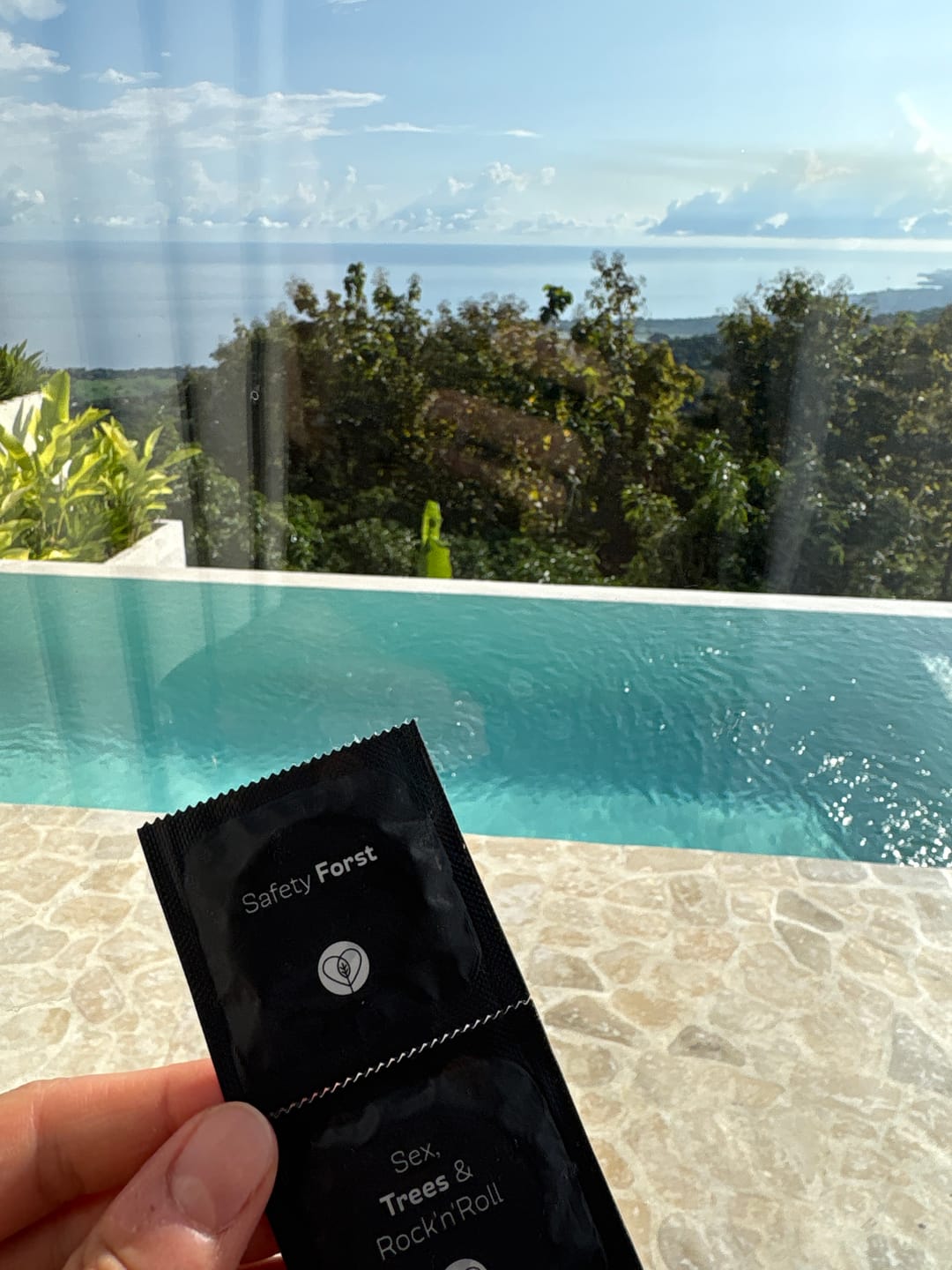 Customer photo review of Releaf | Baumpflanzende Kondome