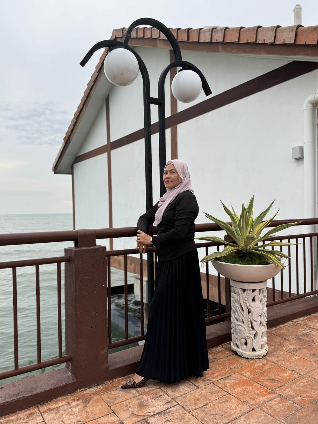 Customer photo review of Raffida Aurora Velvet Skirt In Black