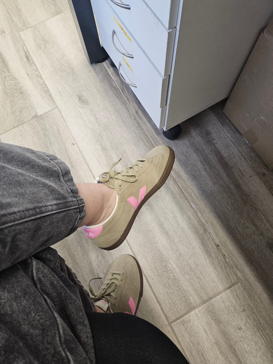 Customer photo review of סניקרס לנשים Volley Suede