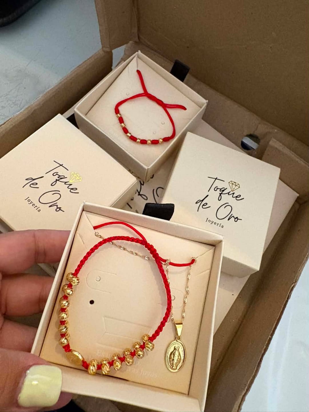 Customer photo review of Combo de lujo Virgen Milagrosa