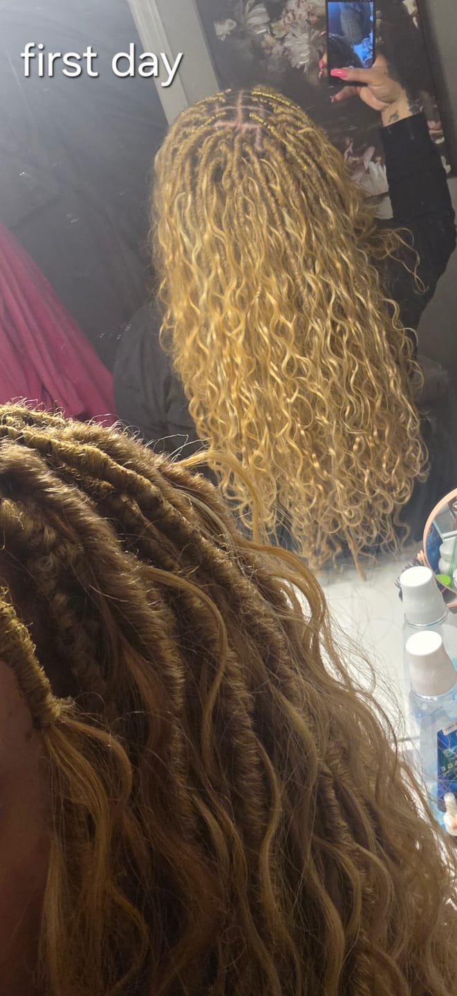 Customer photo review of Outre X-Pression Twisted Up Crochet Braid - 3X SPRINGY AFRO TWIST 16"