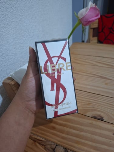 Reseña con foto de un cliente sobre Perfume Yves Saint Laurent Libre Berry Crush de 90ML EDP FRUITEE
