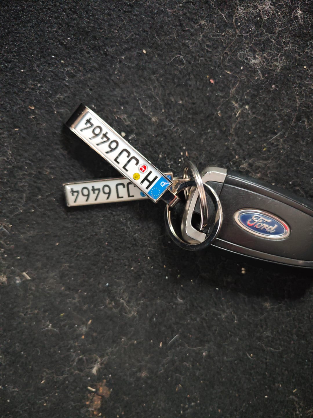 Customer photo review of Kennzeichen Schlüsselanhänger mit Flaschenöffner – Mini Nummernschild Metall