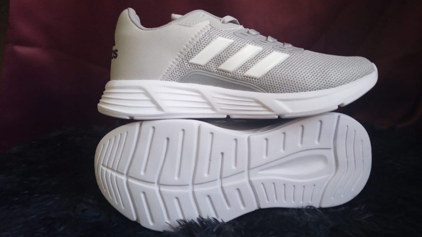 Customer photo review of Tenis 510 Plata Blanco