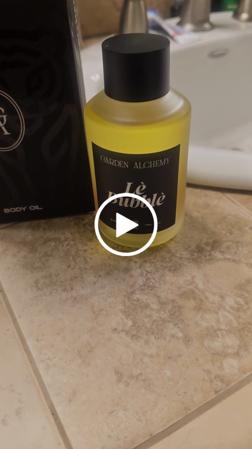 Customer video review of LE BUBBLÈ BODY OIL