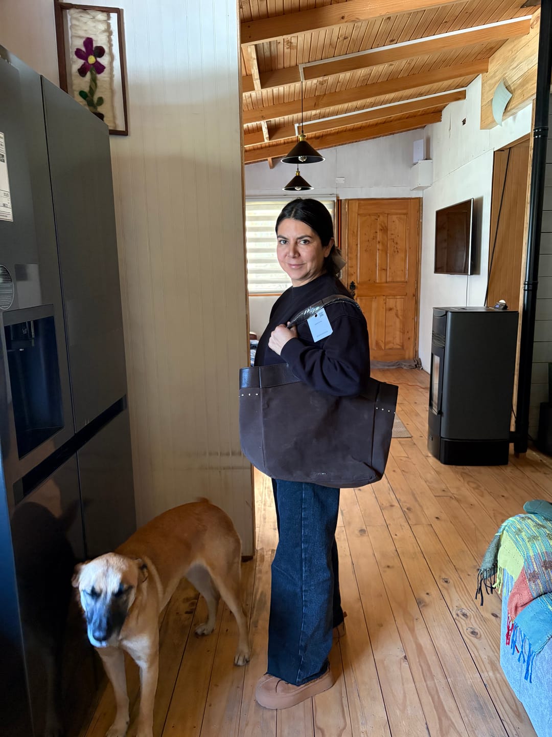 Customer photo review of Cartera Tote Tachas Fake Suede