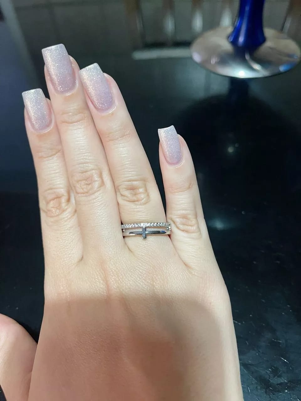 Customer photo review of Anel de Cruz Cravejado Feminino - Ouro