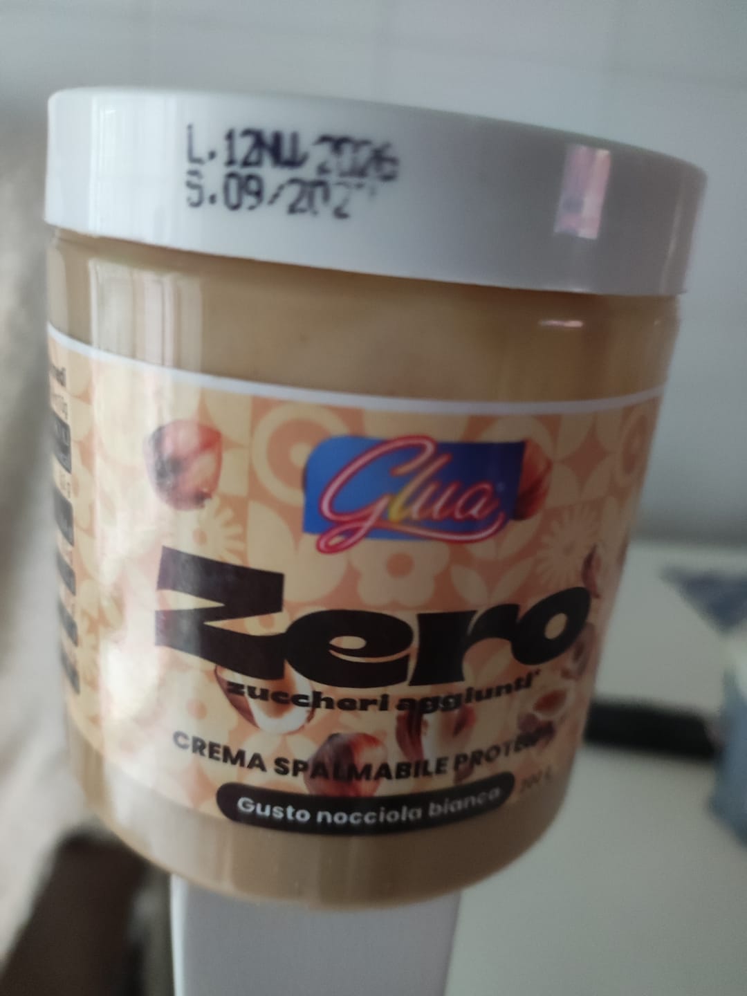 Customer photo review of Crema proteica gusto nocciola bianca
