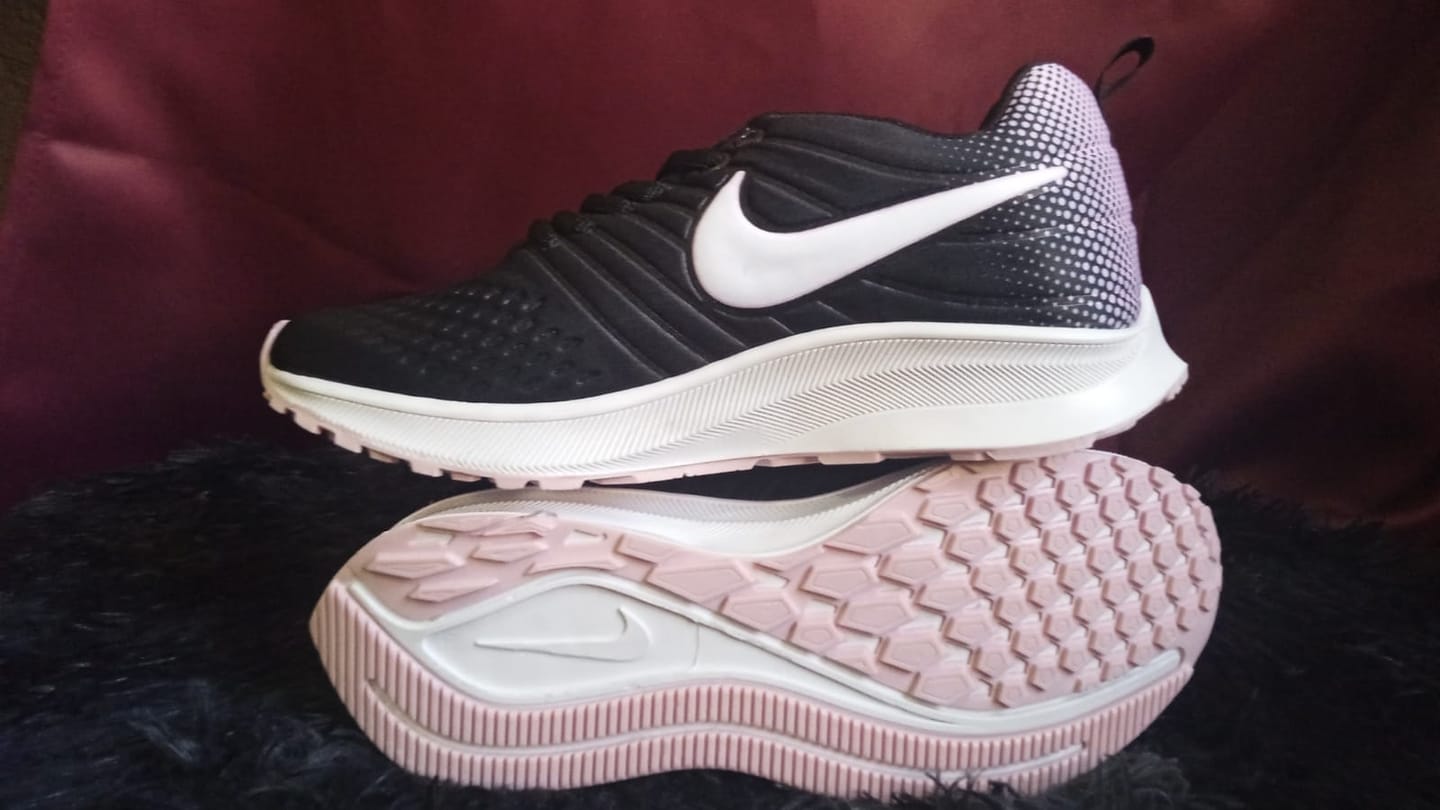 Customer photo review of Tenis 012 Negro Rosa