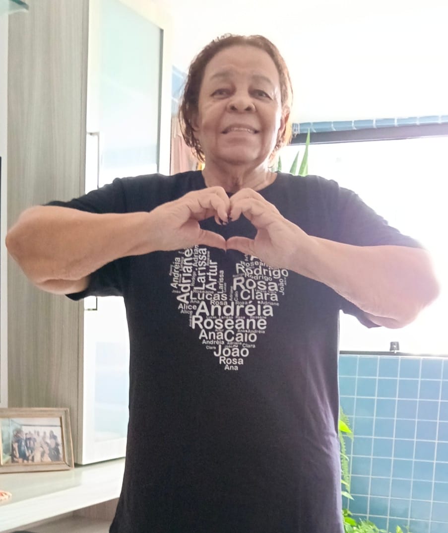 Customer photo review of Camiseta JARDIM DA VOVÓ - NOVAS FLORES  | Presente para Avó | Algodão 100%