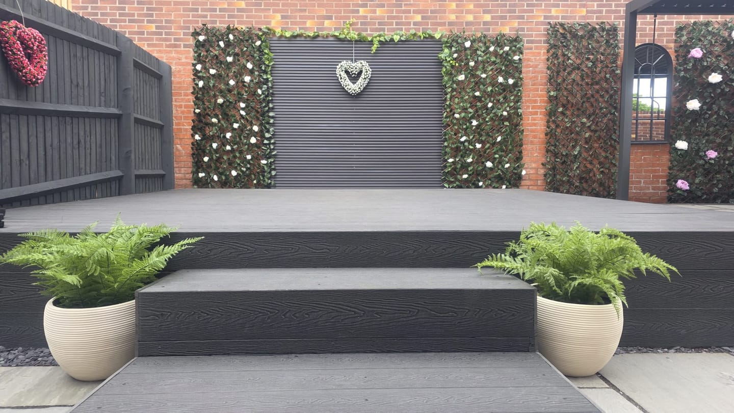 Customer photo review of Exterior Seamless Outdoor Panels 2.4m × 2.4m (16 Panels Per Pack) Multiple Colours