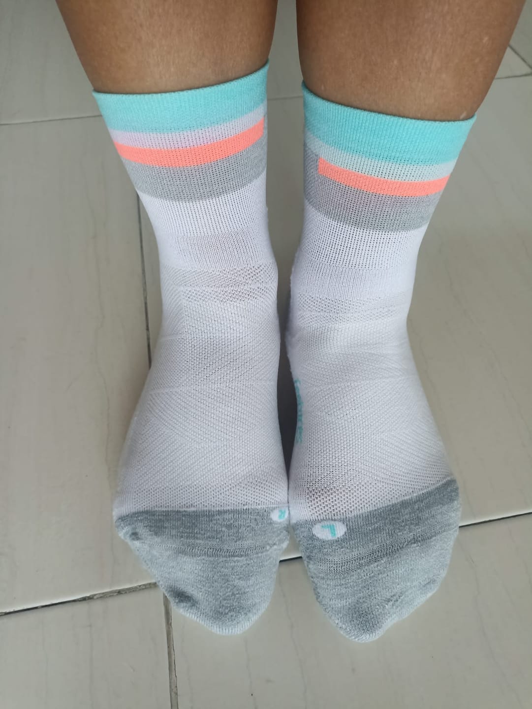 Customer photo review of Feetures Elite Light Cushion Quarter Aquatic White