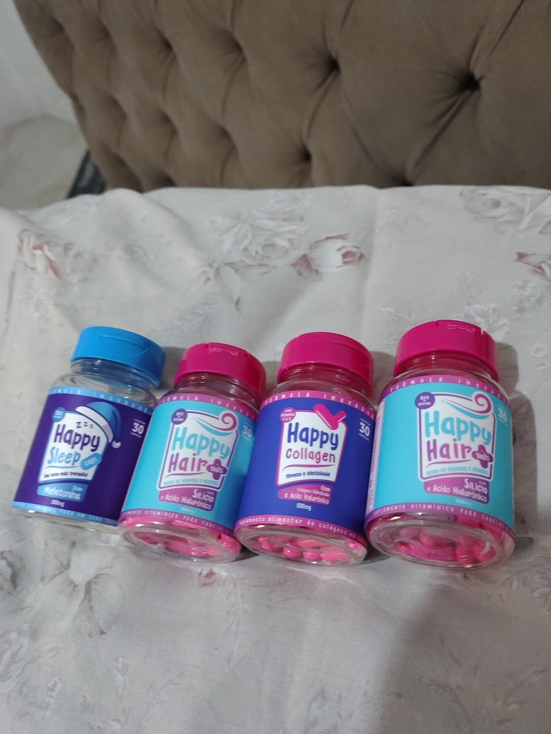 Customer photo review of Happy Hair 2 Potes + 1 Melatonina Grátis + 1 Colágeno Grátis
