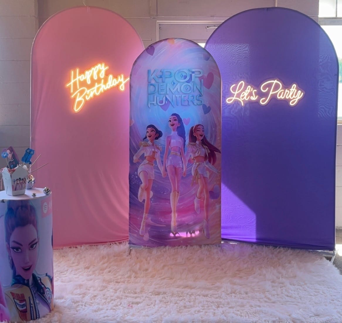 Customer photo review of Customize Kpop Demon Hunters Photo Backdrop Cover Arch Double Side Elastic Covers