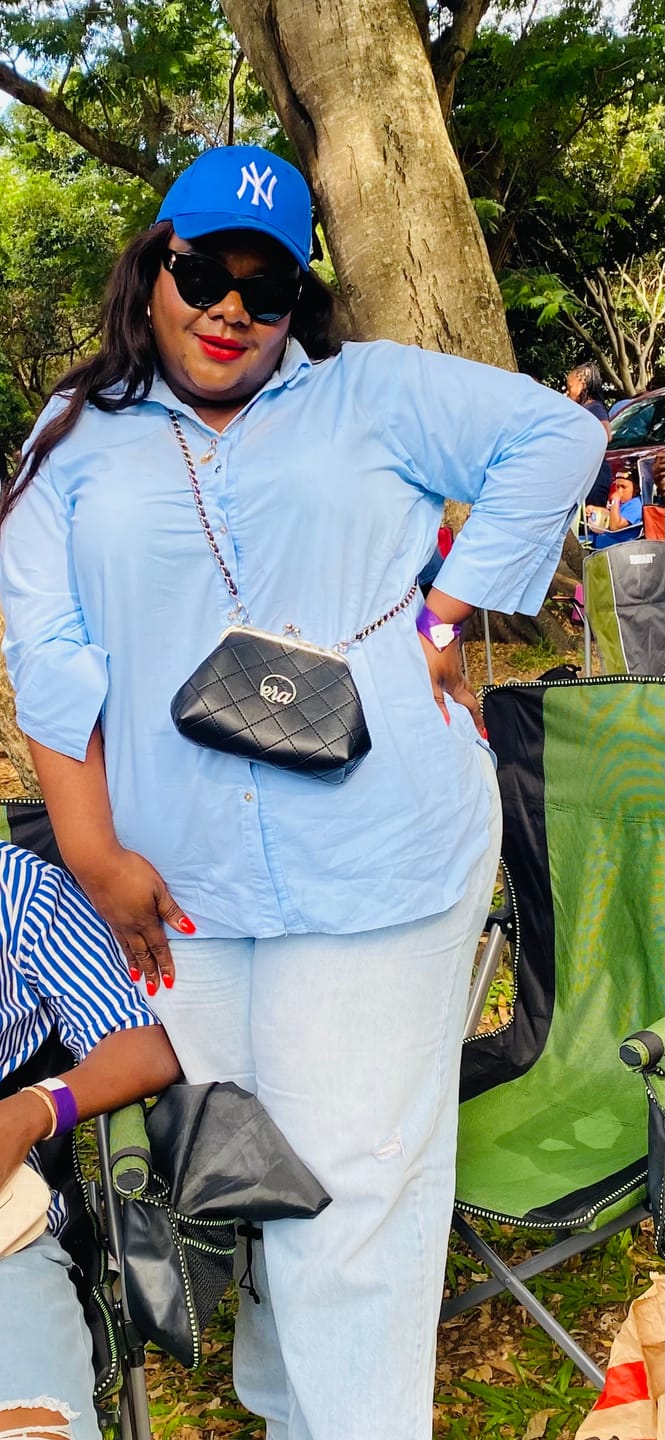 Customer photo review of ERA Mini Kisslock Chain Bag – Black