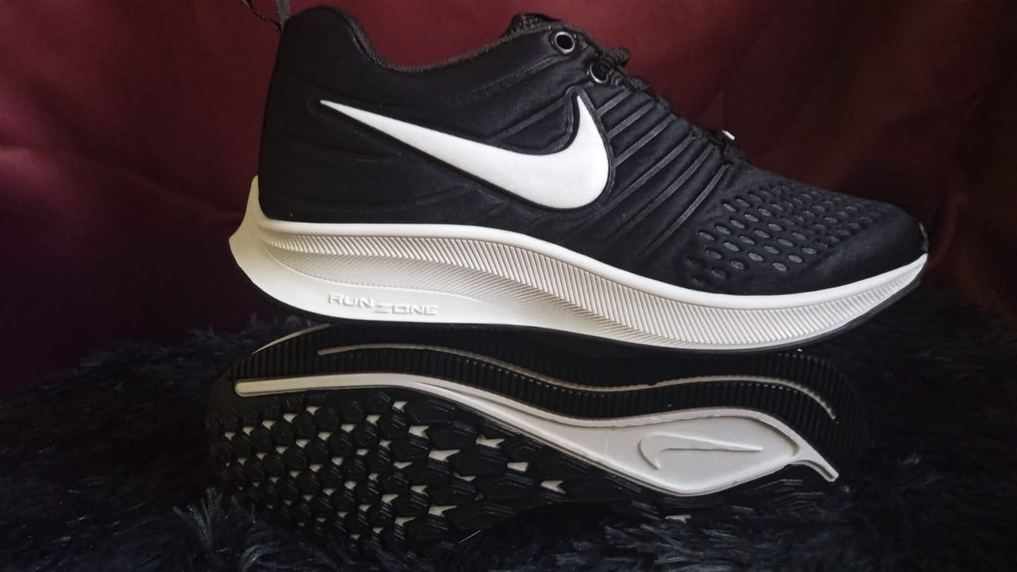 Customer photo review of Tenis 012 Negro Blanco