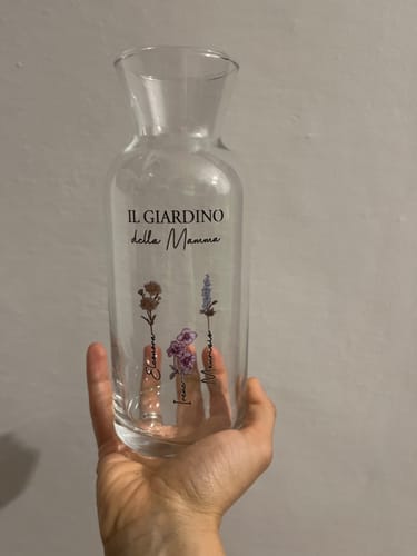 Customer photo review of Il giardino della mamma – Vaso in vetro personalizzato con nome e fiori per mamma e nonna