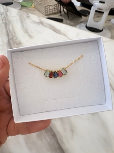 Customer photo review of Personaliza Tu Collar Birthstone Gota Dorado