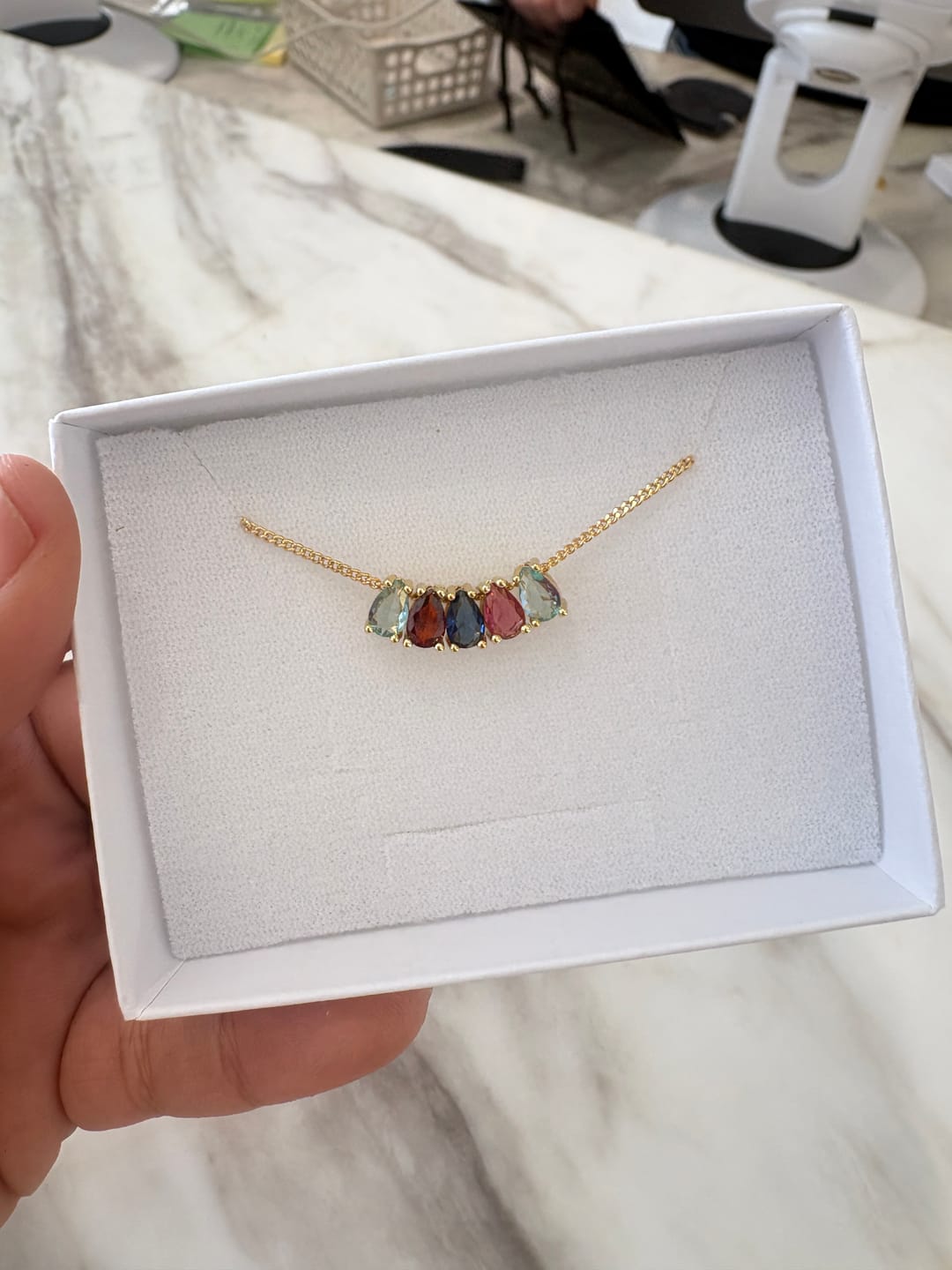 Customer photo review of Personaliza Tu Collar Birthstone Gota Dorado