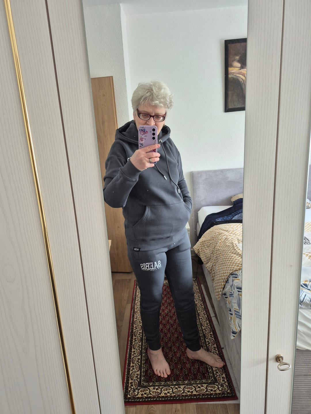 Customer photo review of Lifestyle Damen Jogginghose anthrazit mit Stickerei by SAEBIS®