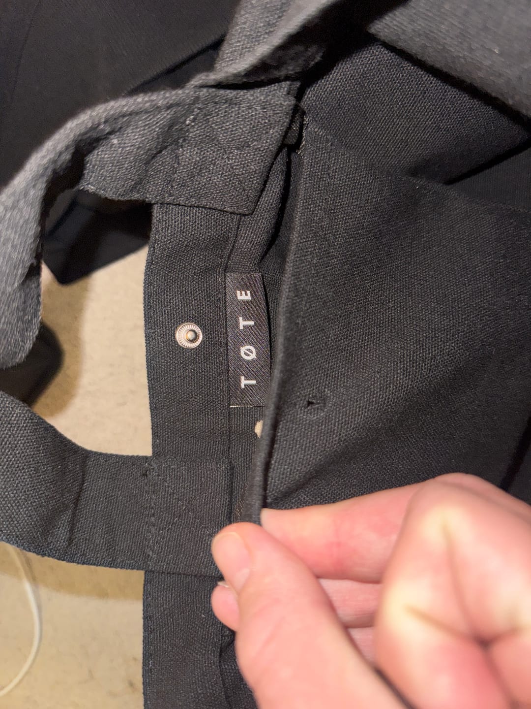 Customer photo review of Black TØTE Bag
