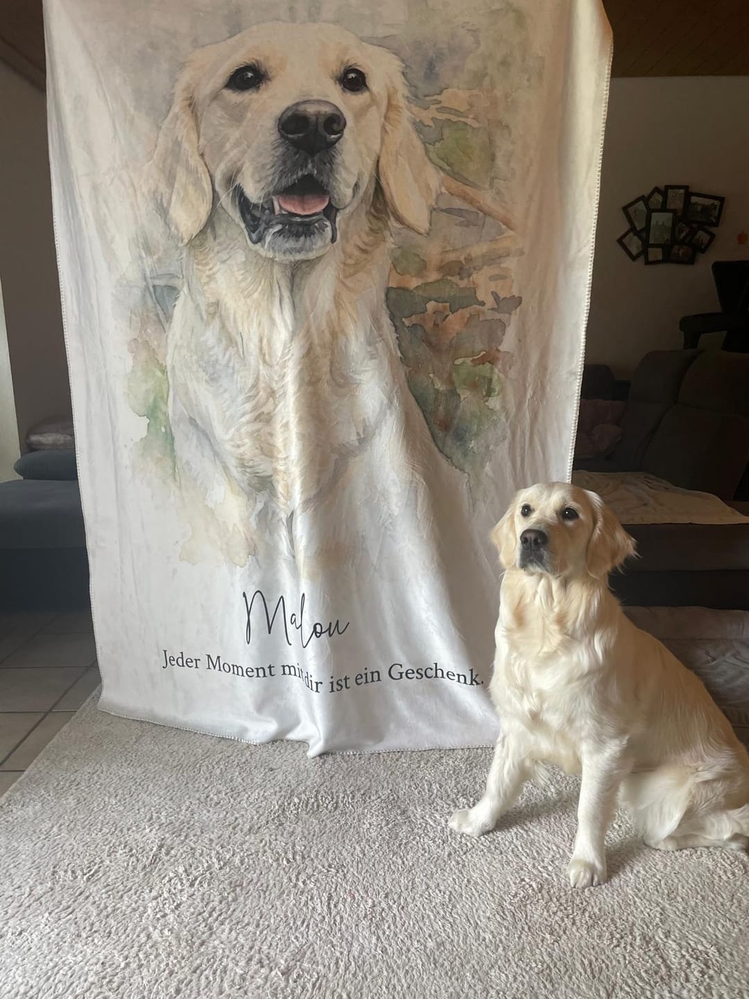 Customer photo review of Aquarell Decke Haustier | Dein Hund auf einer Kuscheldecke