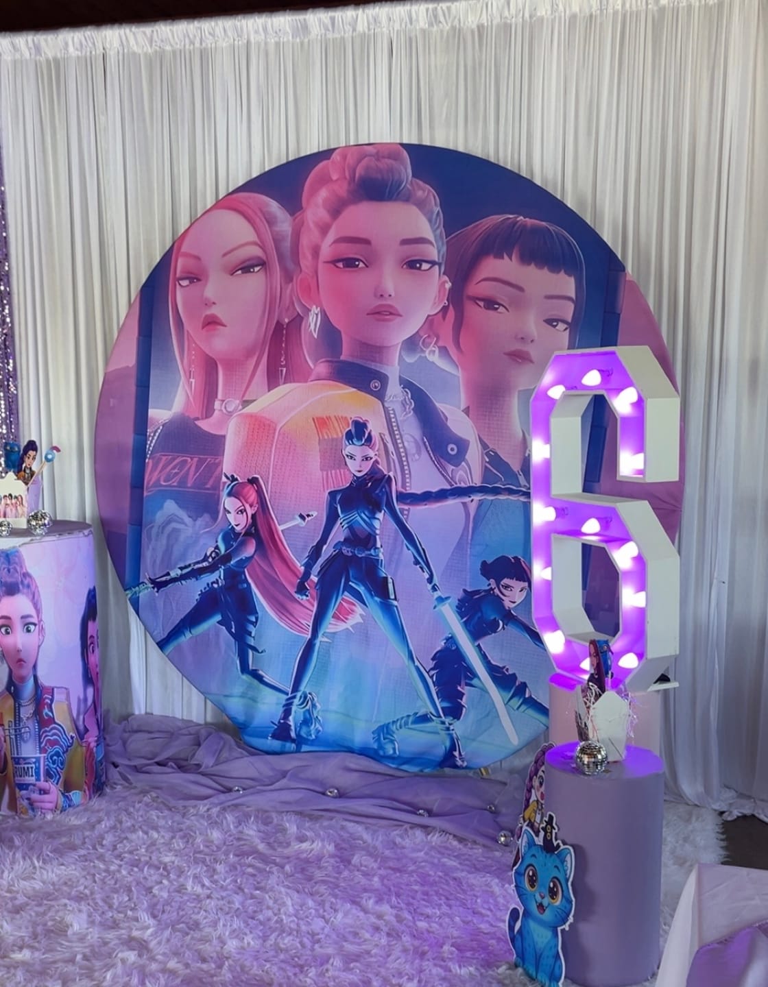 Customer photo review of Customize Kpop Photo Backdrop Cover Round Backdrop Birthday Party Circle Background Covers