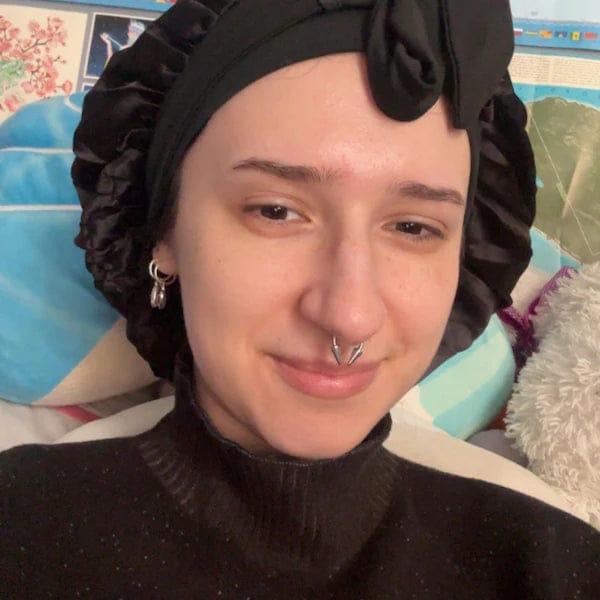 Customer photo review of MULSKA Classic Mulberry Silk Bonnet for Healthier Hair