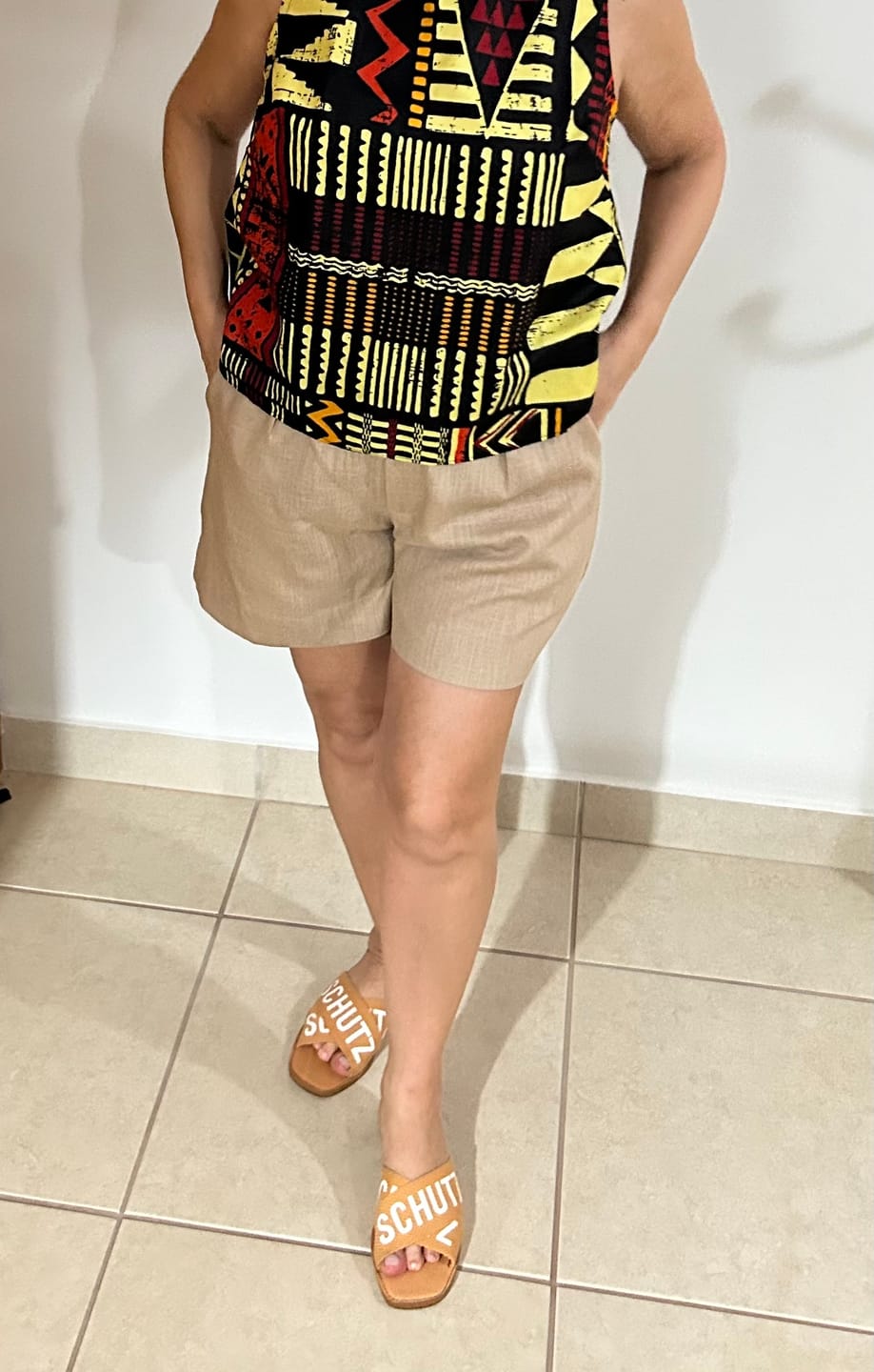 Customer photo review of Shorts Angico Bege