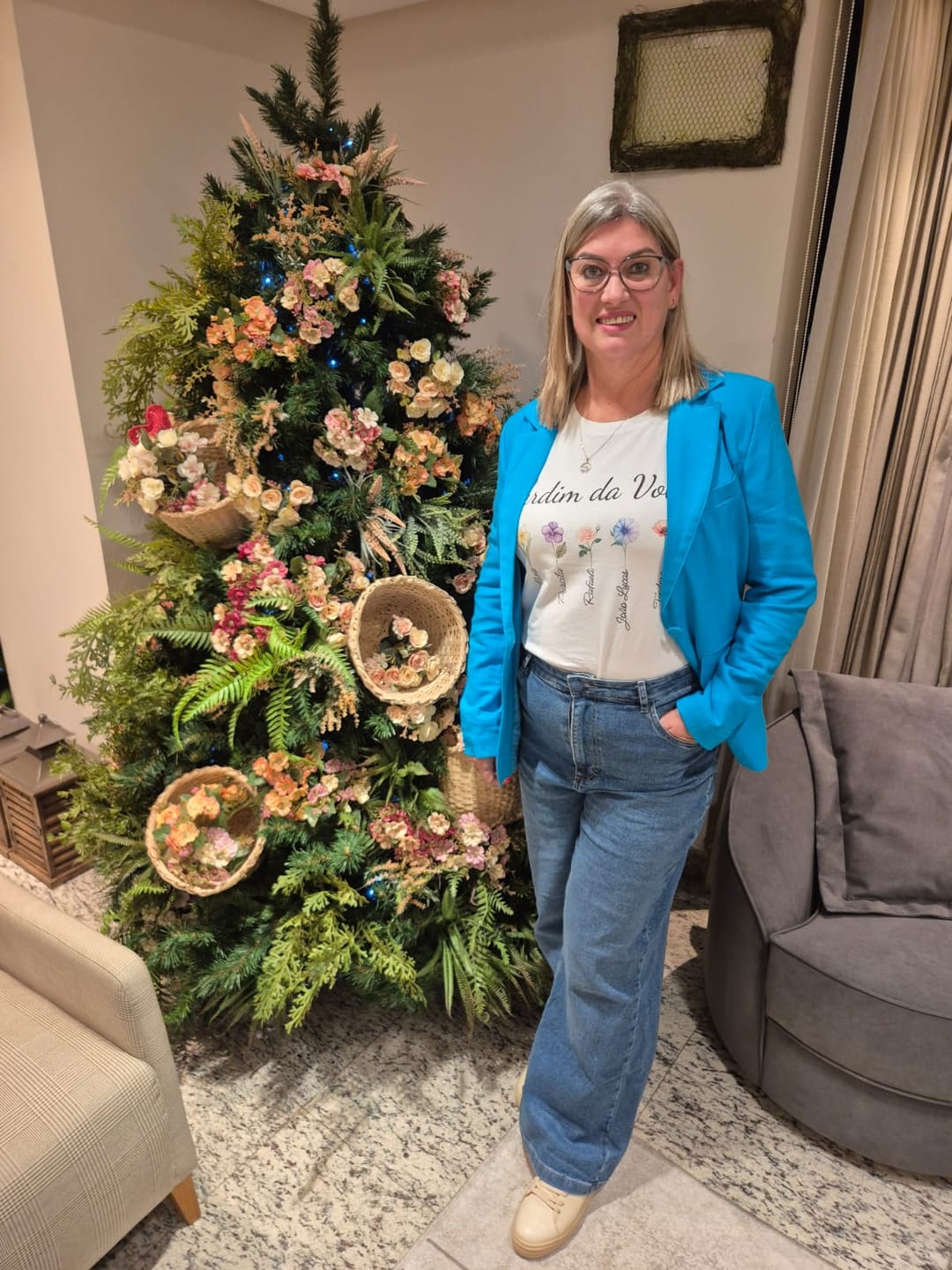 Customer photo review of Camiseta JARDIM DA VOVÓ - NOVAS FLORES  | Presente para Avó | Algodão 100%