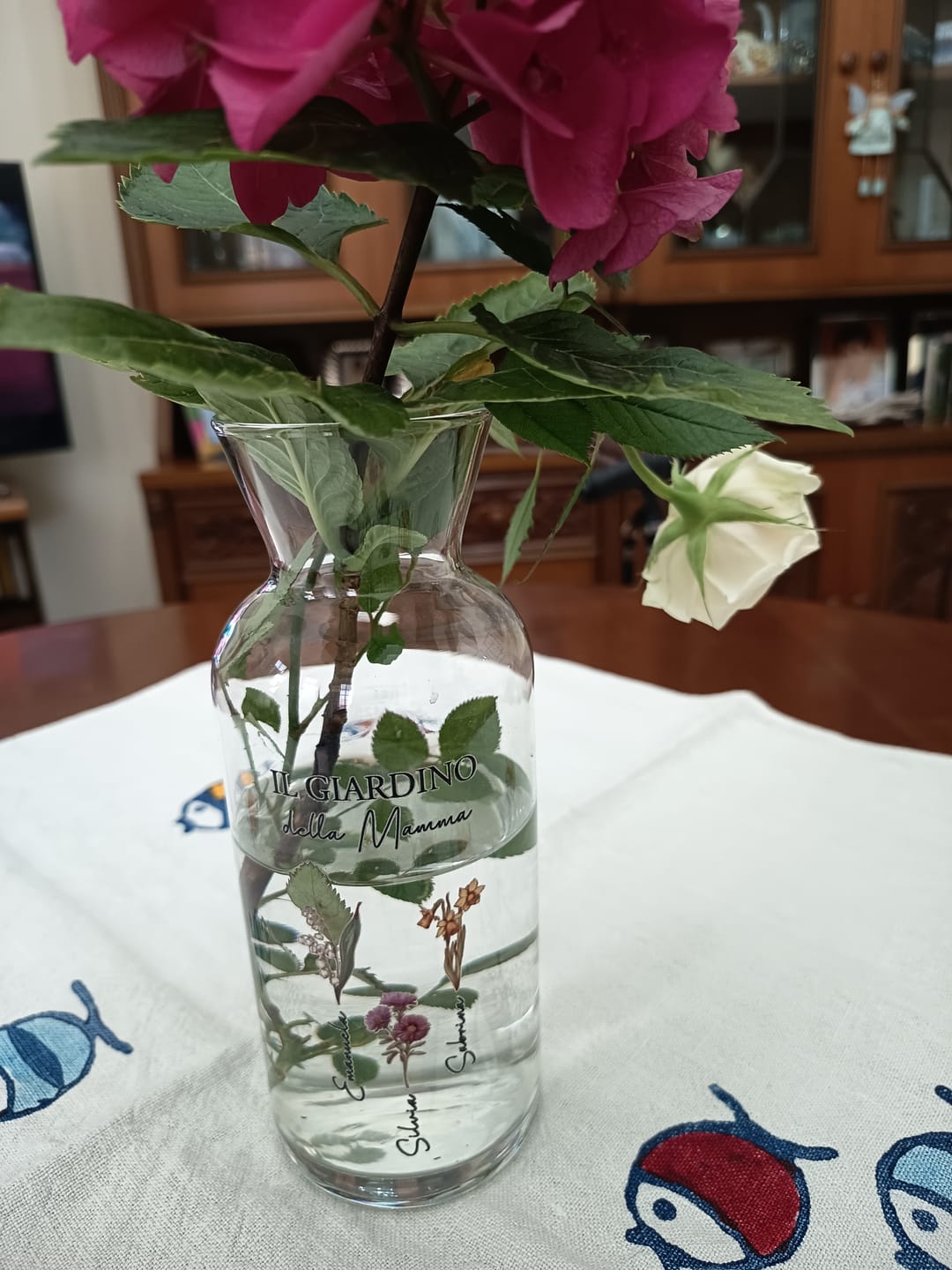Customer photo review of Il giardino della mamma – Vaso in vetro personalizzato con nome e fiori per mamma e nonna