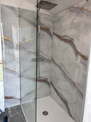 Customer photo review of Panneau Mural PVC Effet Marbre Doré – Étanche et facile à poser