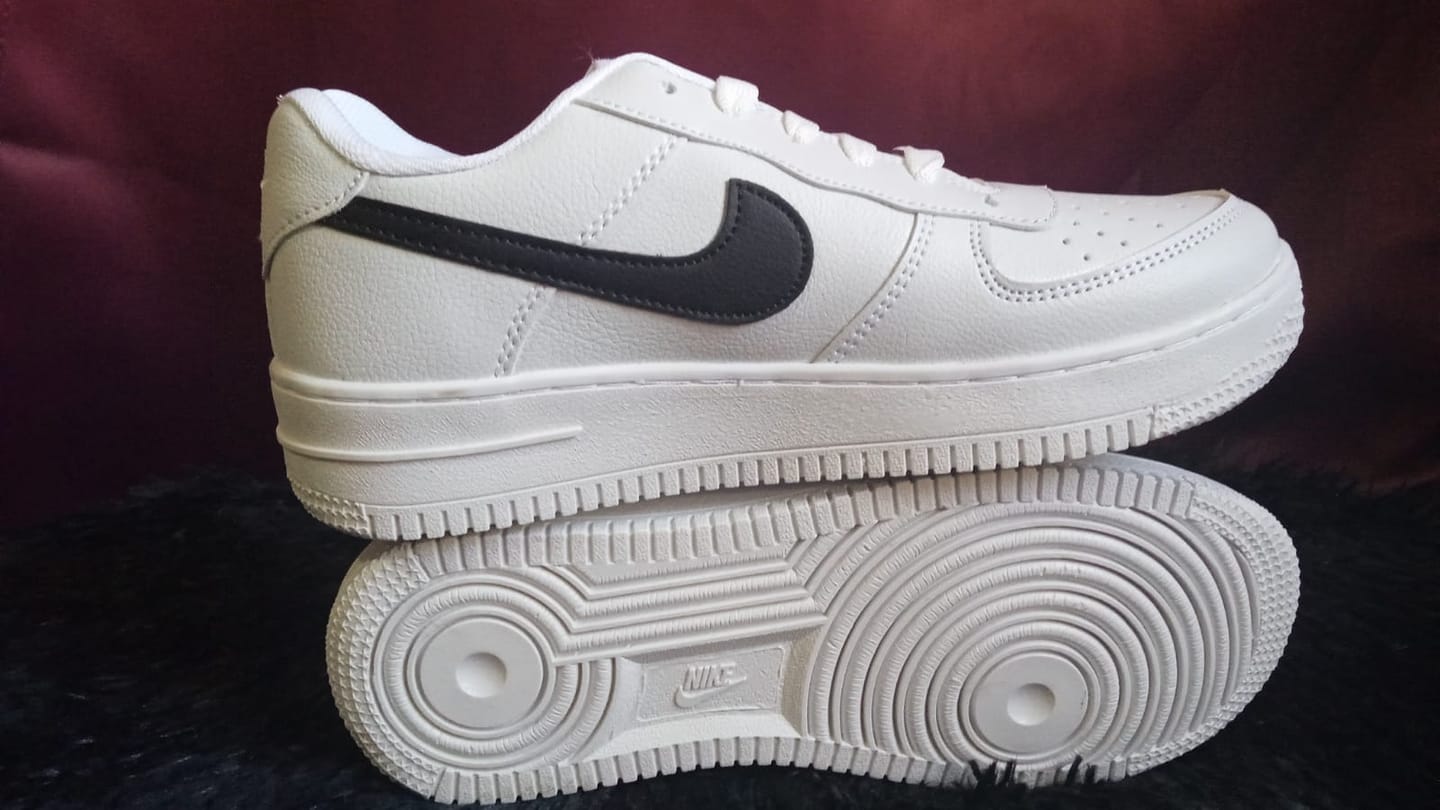 Customer photo review of Tenis 270 Blanco Negro