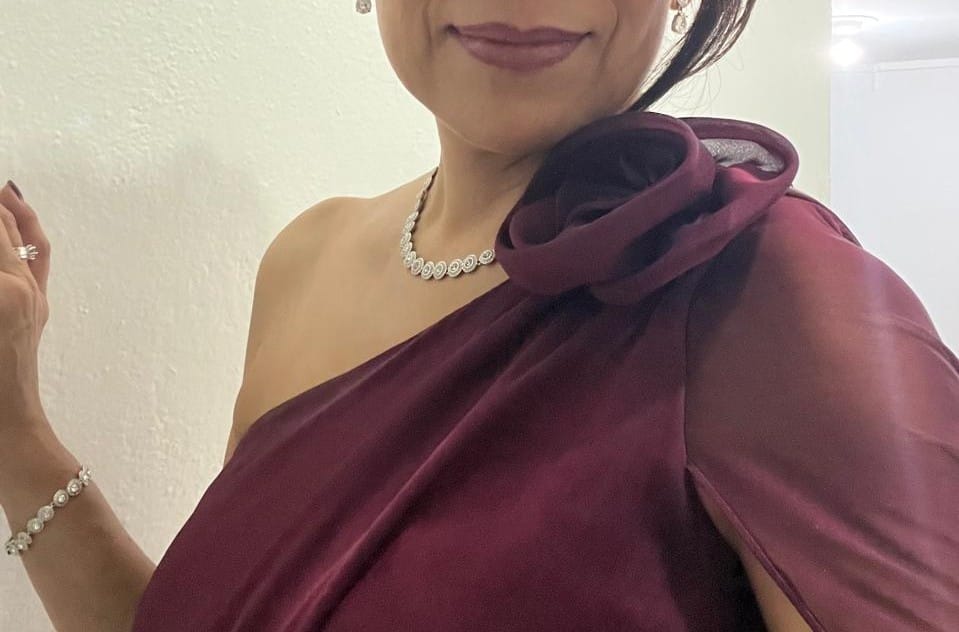 Customer photo review of SET CONJUNTO COLLAR + PULSERA + ARETES SWAROVSKI ANGELIC HALO