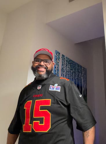 Customer photo review of Men's Kansas City Chiefs Patrick Mahomes #15 Black Super Bowl LVIII Carbon Fashion Game Player Jersey1