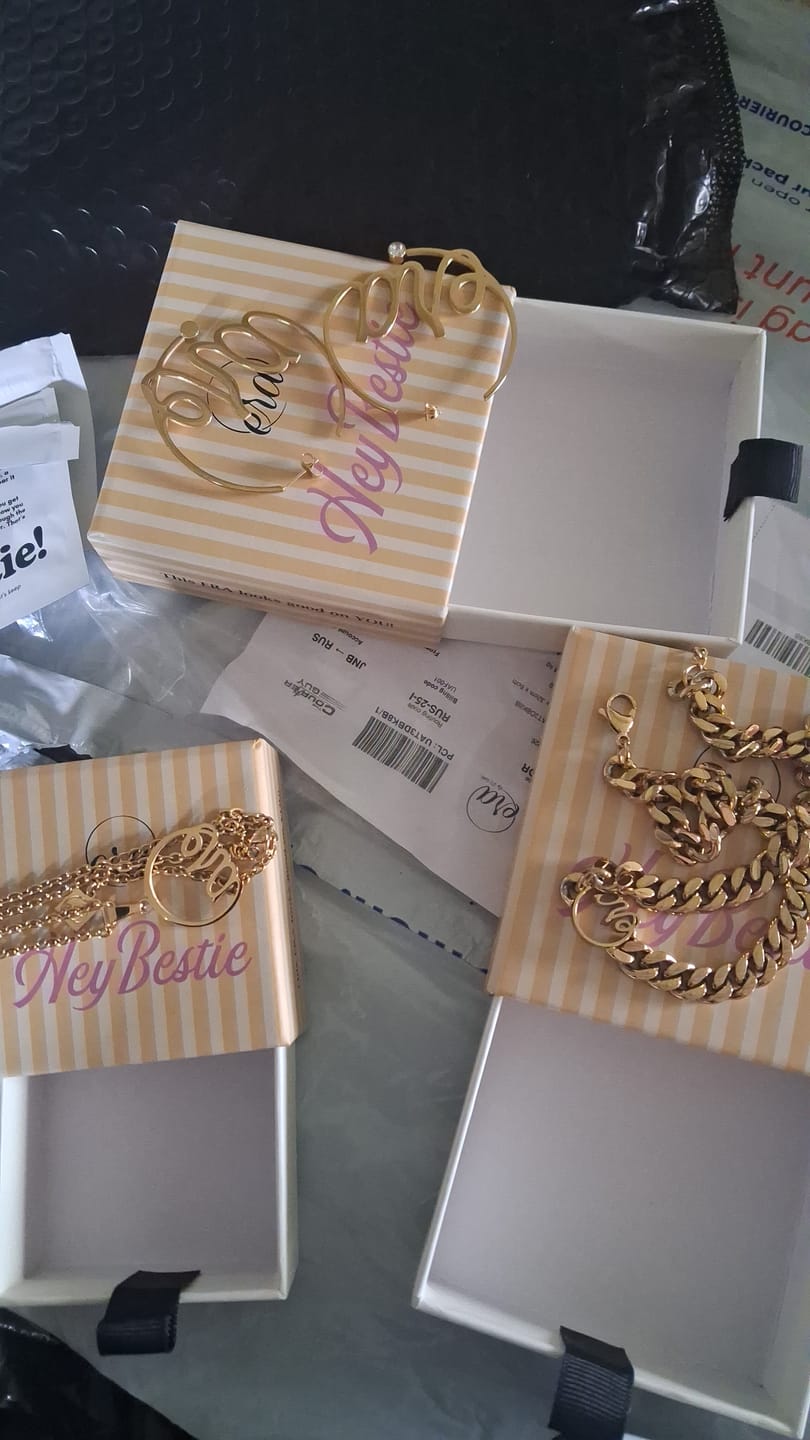 Customer photo review of Gold Era Choker & Necklace Combo