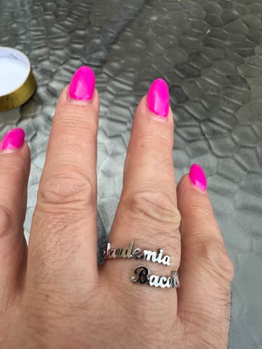Reviewer's hand wearing a silver Personalized Name Ring with the words 'Akademia' and 'Baco' on it.