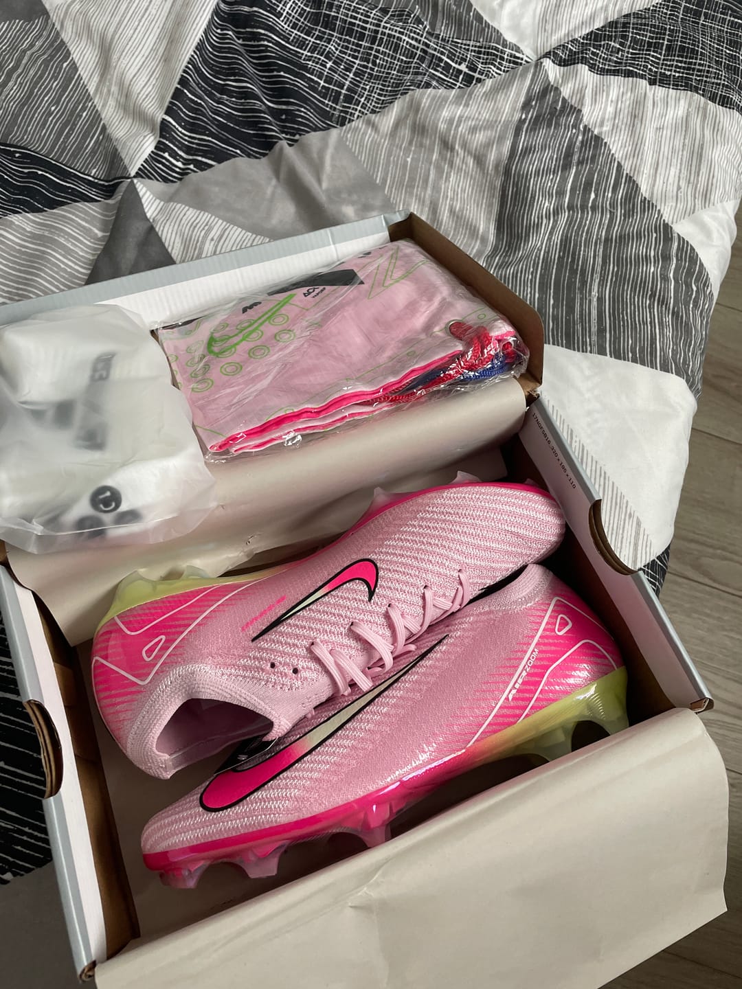 Customer photo review of MERCURIAL VAPOR 16 FG Nike By You - Rose