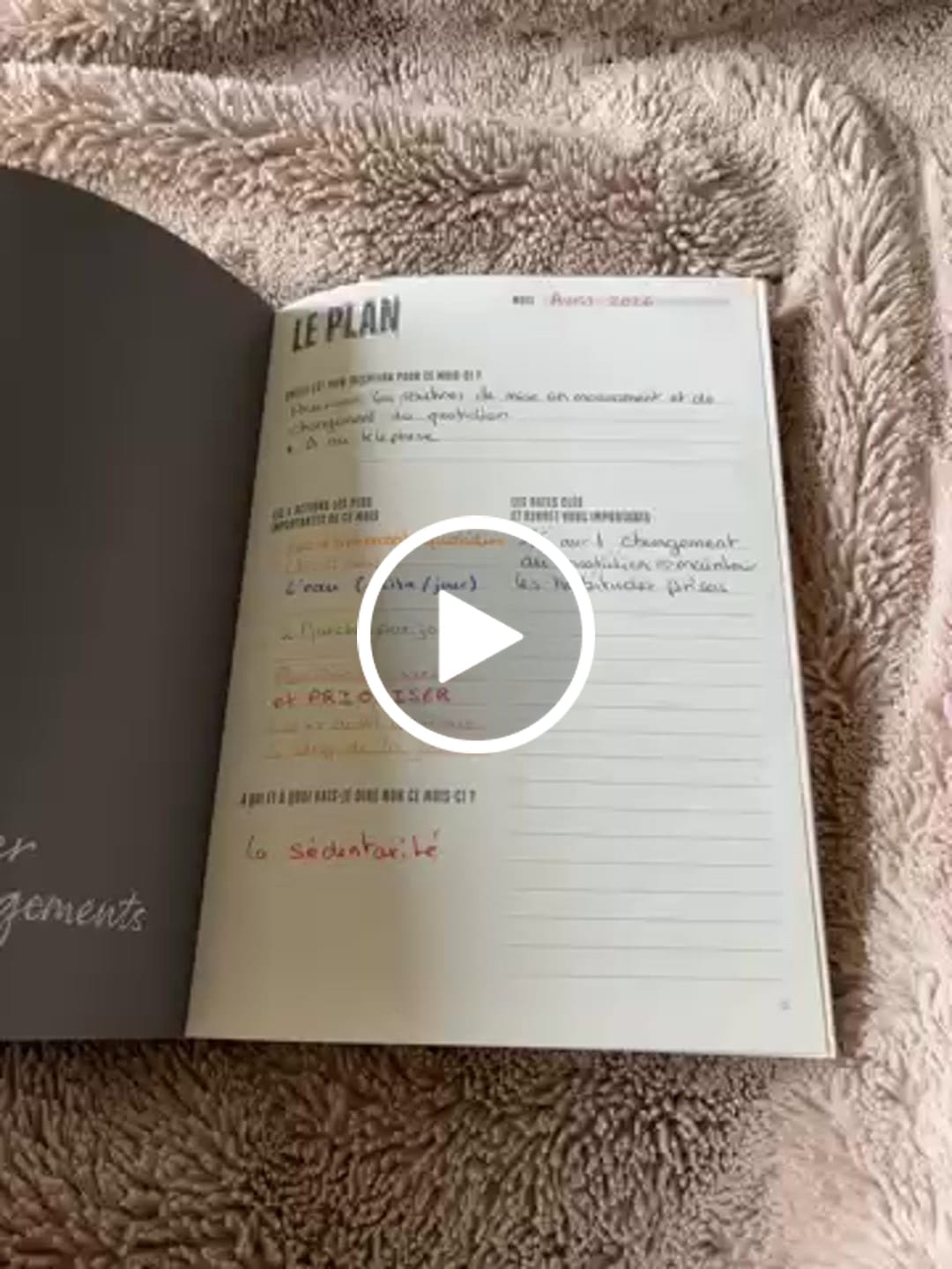 Customer video review of Carnet des Habitudes