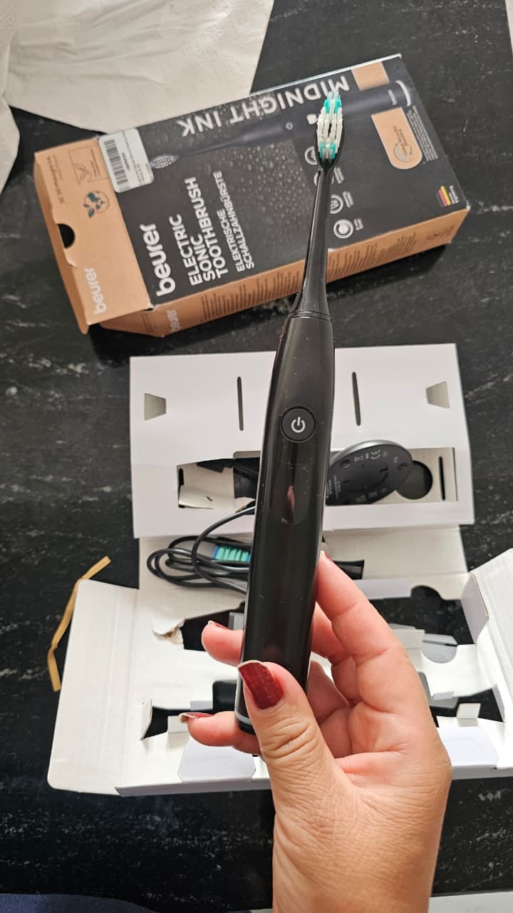 Customer photo review of Cepillo Dental Eléctrico Recargable | Sónico | Con 5 Programas de Limpieza y 2 Cabezales | Beurer