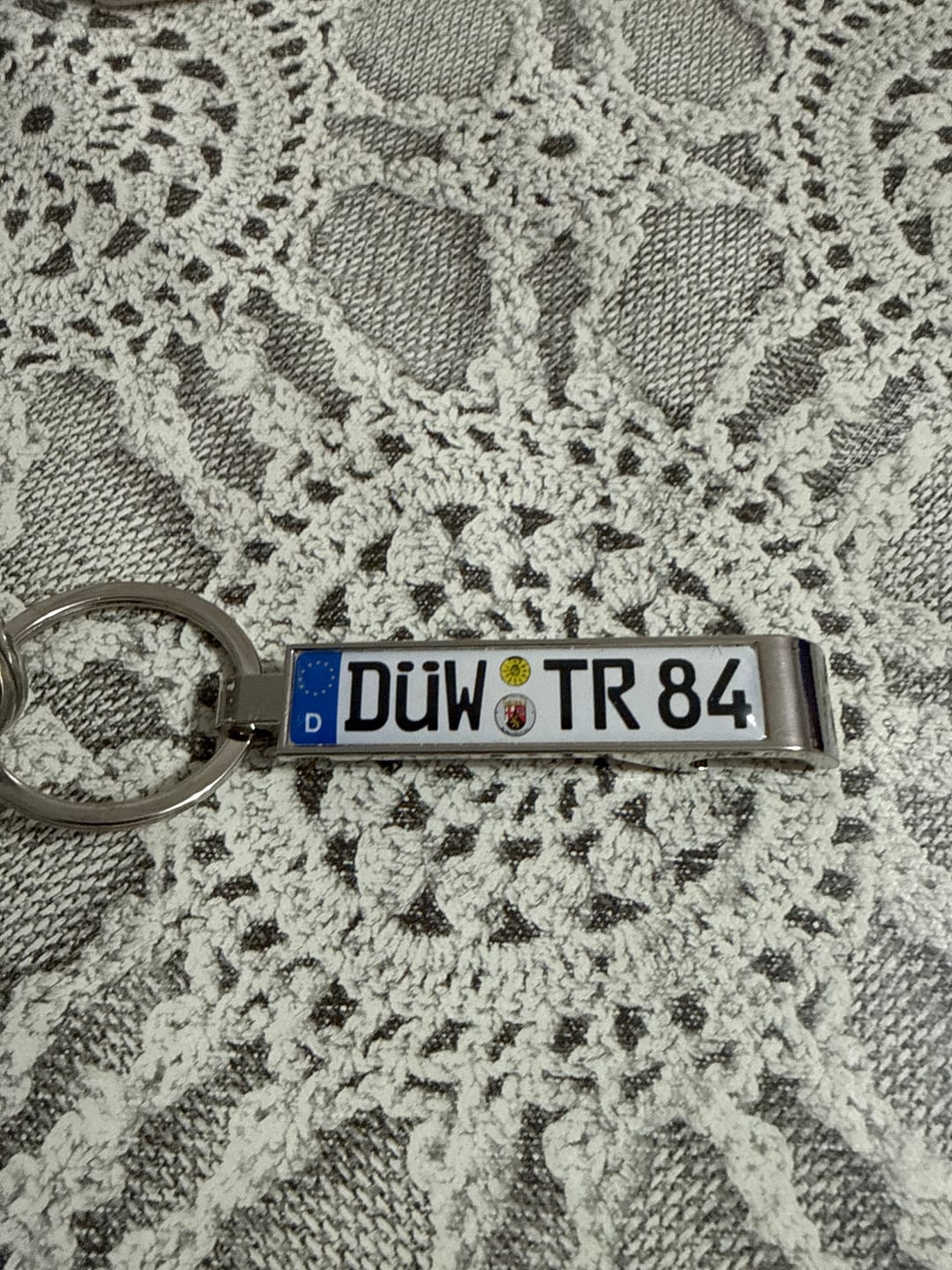 Customer photo review of Kennzeichen Schlüsselanhänger mit Flaschenöffner – Mini Nummernschild Metall