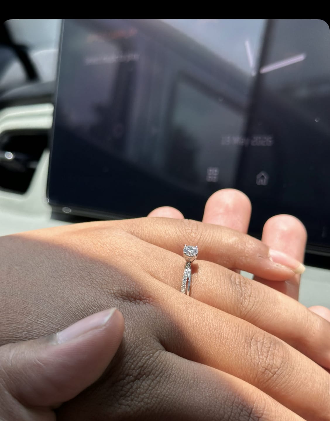 Customer photo review of Kriti Sanon Silver Zircon Layered Ring