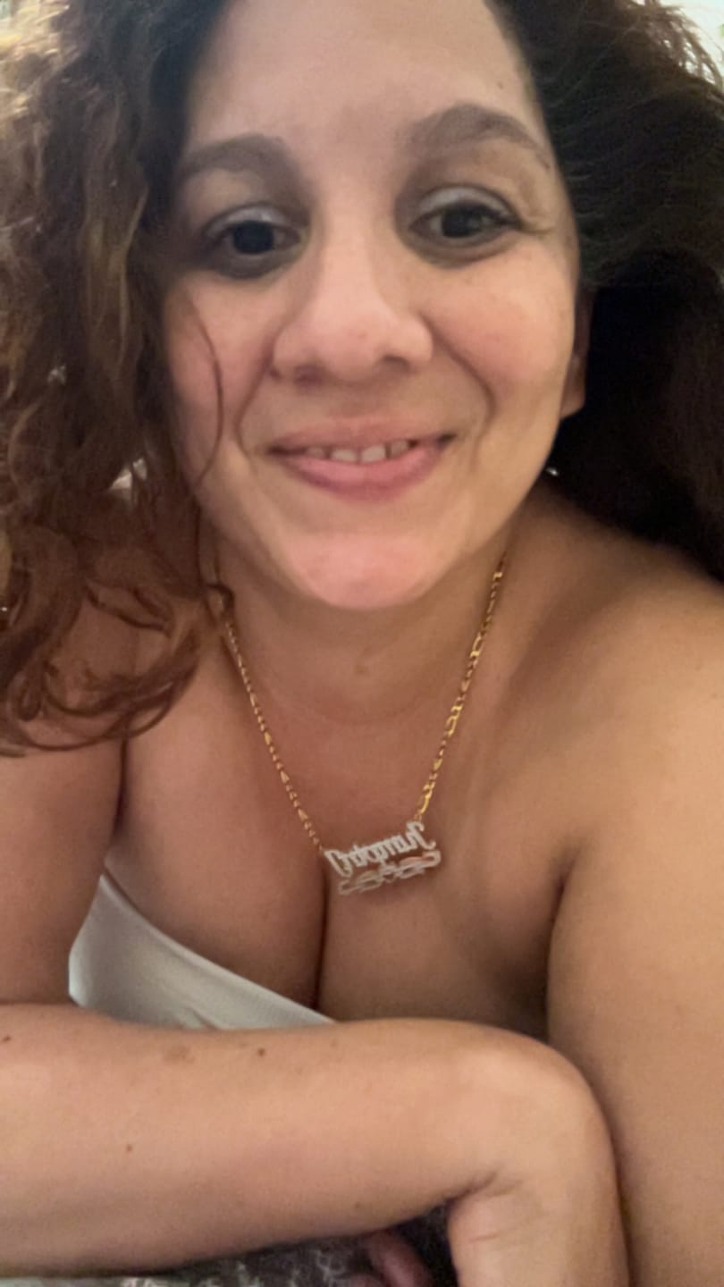 Customer photo review of Double Plated Heart Title Name Necklace w/ Figaro Chain
