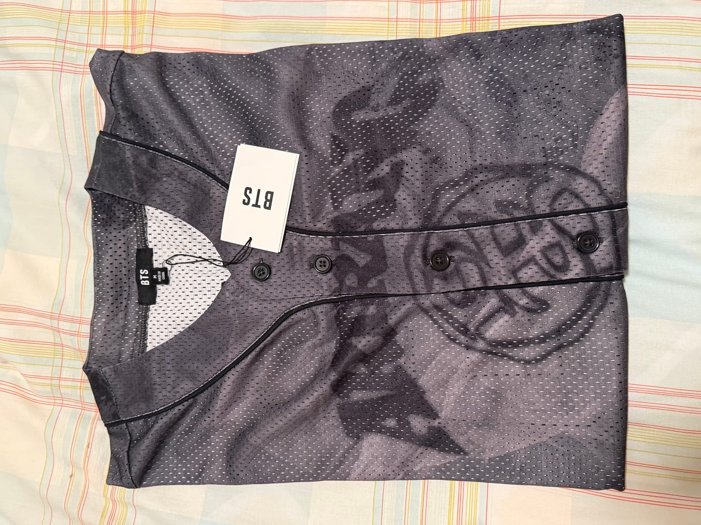 Customer photo review of BTS - ARIRANG WORLD TOUR OFFICIAL MD S/S JERSEY
