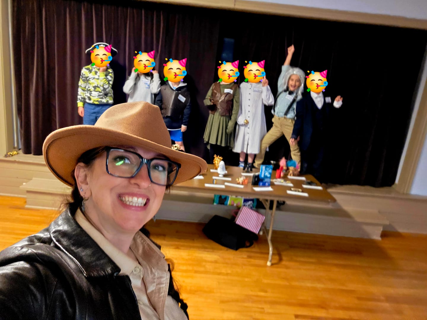 Customer photo review of Kids Murder Mystery Game Kit - Mystery At The Museum