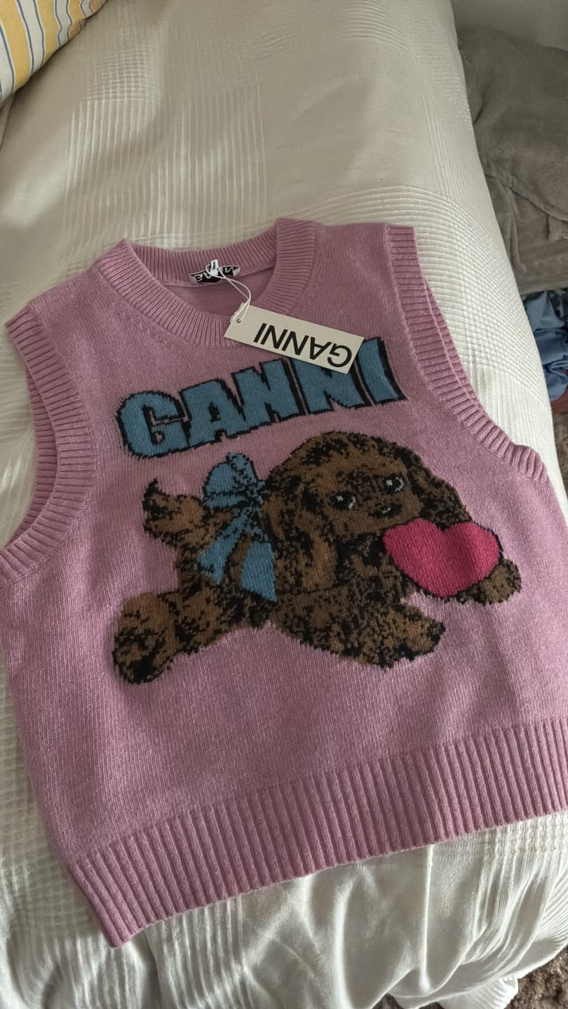 Customer photo review of Pull sans manche rose imprimé chiot - Ganni