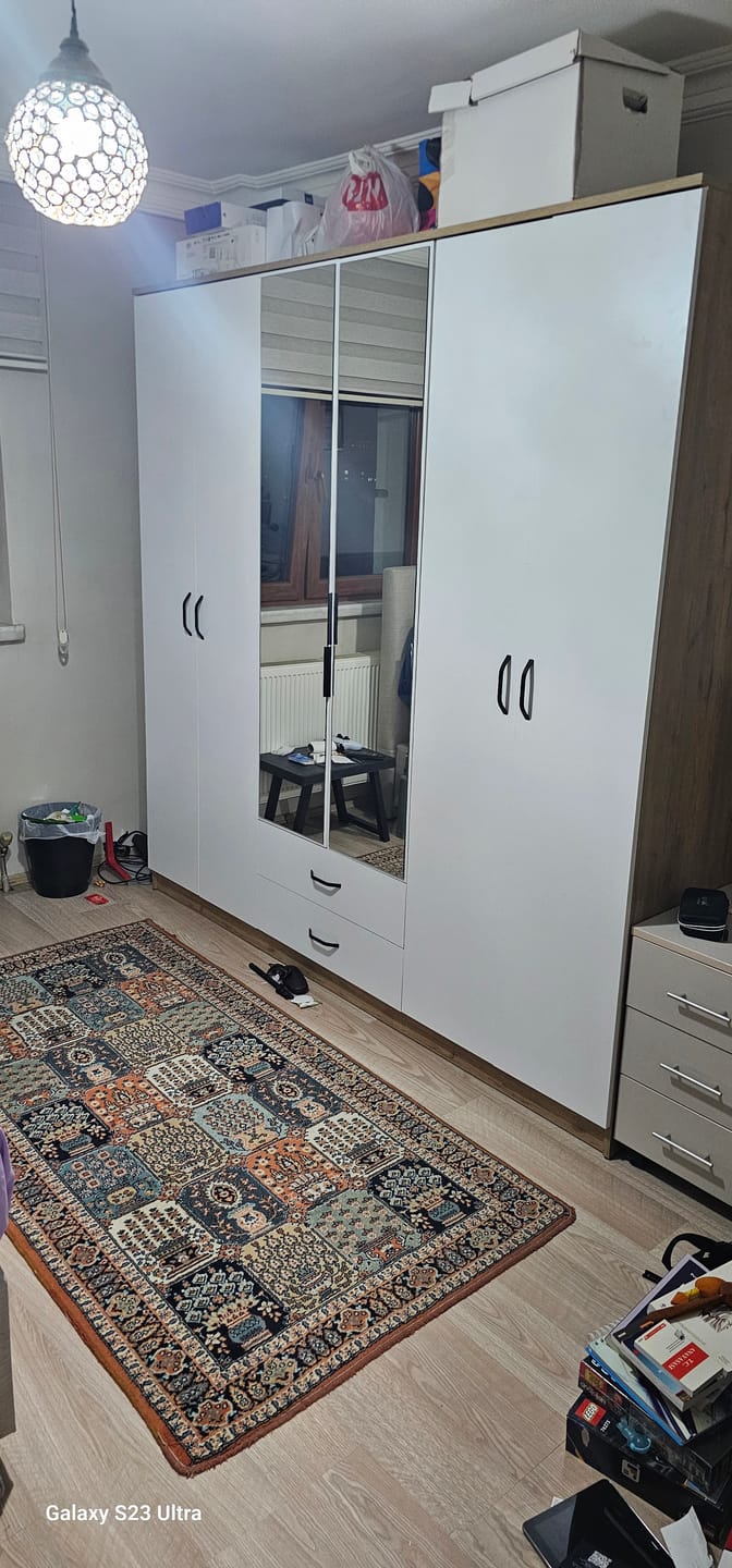 Customer photo review of Rani BA130 Geniş Gardırop Elbise Dolabı Aynalı 6 Kapaklı 2 Çekmeceli 5 Raflı 3 Askılı Sepet Ceviz - Beyaz