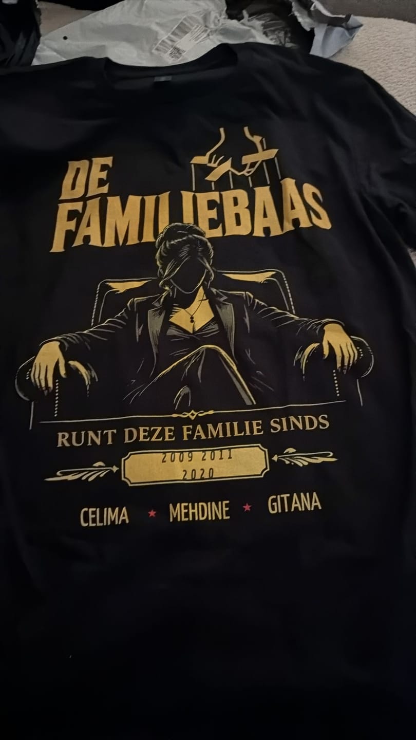 Customer photo review of De Familiebaas - Shirt Unisex