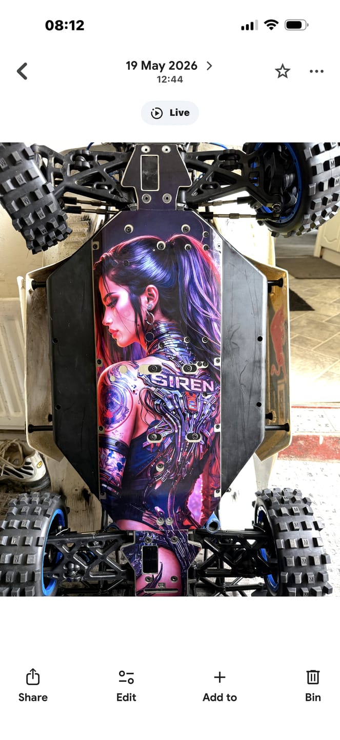Customer photo review of 30DEGREE NORTH 5T / LOSI 5T 2.0 -  "SIREN 2.0" chassis protector skin