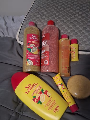 Customer photo review of Mix Exfoliating Shower Gel 940ml